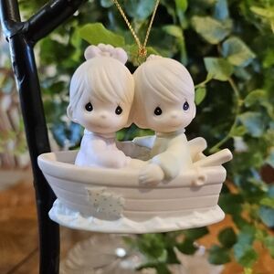 Enesco Precious Moments Christmas Ornament Figurine "Friends Never Drift Apart"